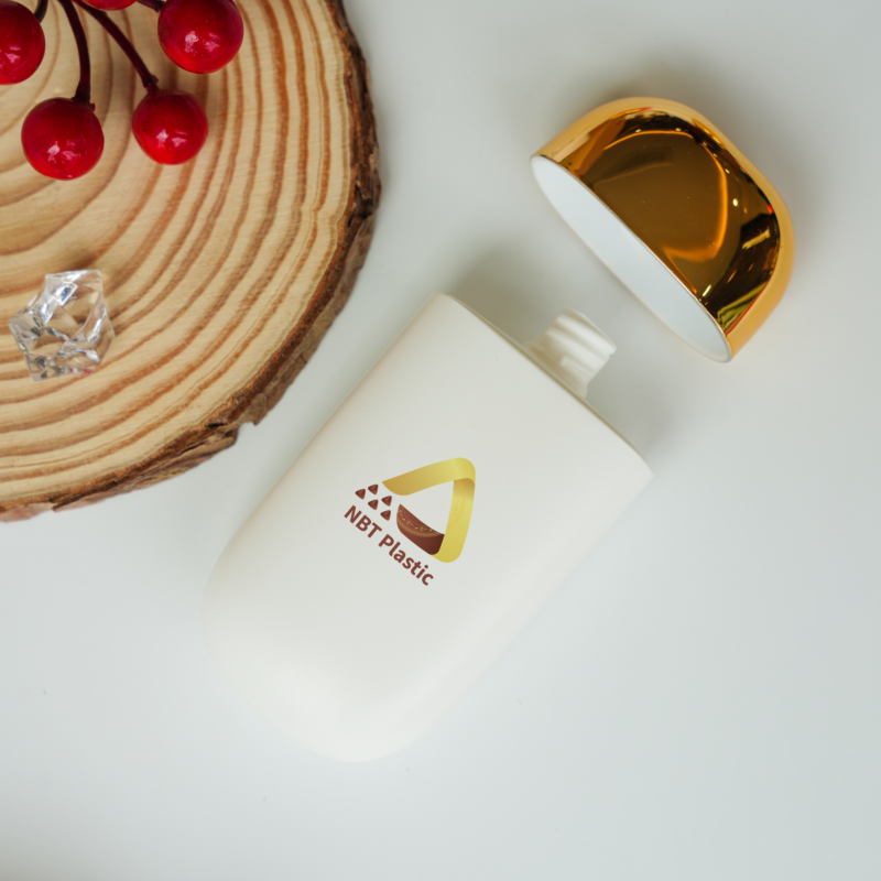 Tuýp kem chống nắng 50ml nhỏ gọn 7 NBT Plastic bottle 2025 04 14T165718.811 1