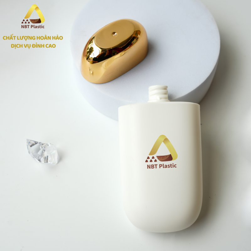 Tuýp kem chống nắng 50ml nhỏ gọn 10 NBT Plastic bottle 2025 04 14T165932.472 1